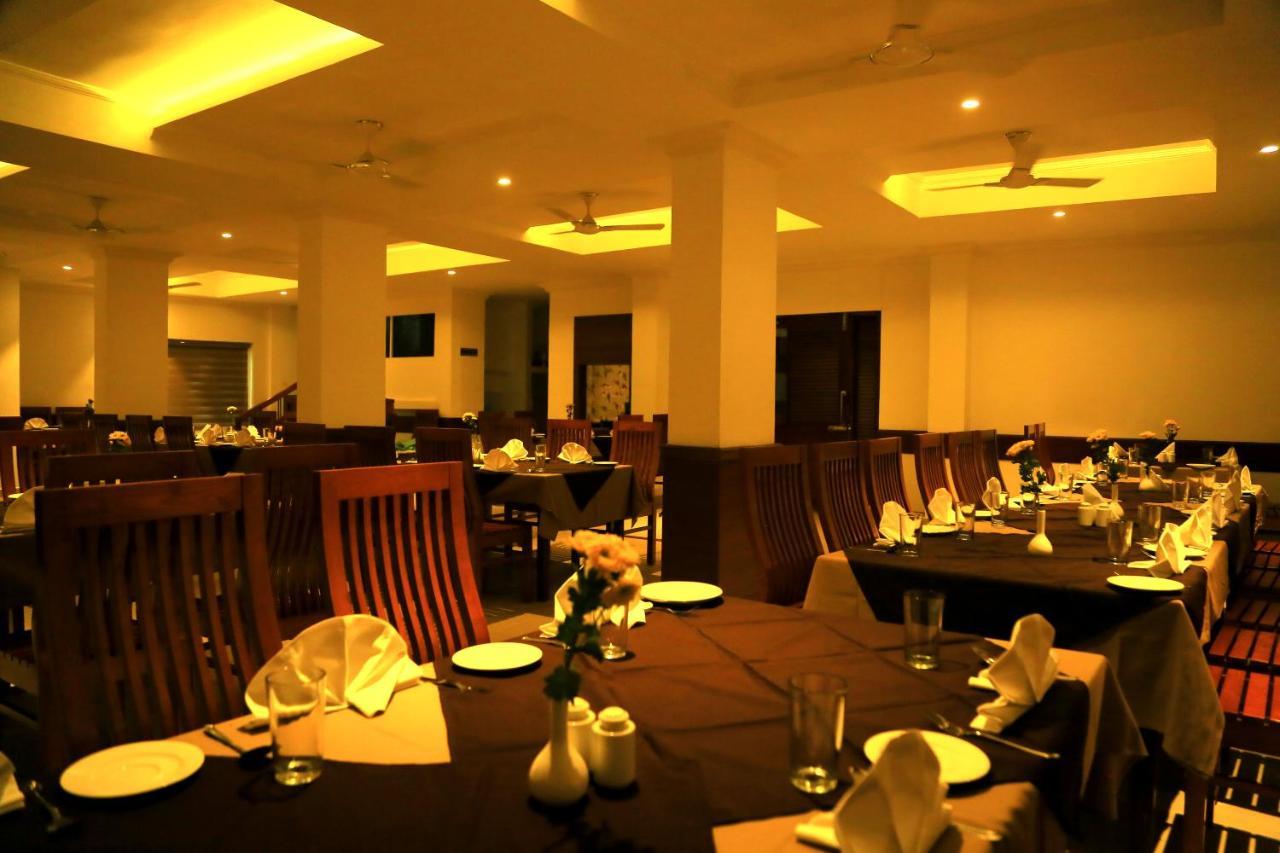 Hotel Victoria International Kattappana Exterior photo