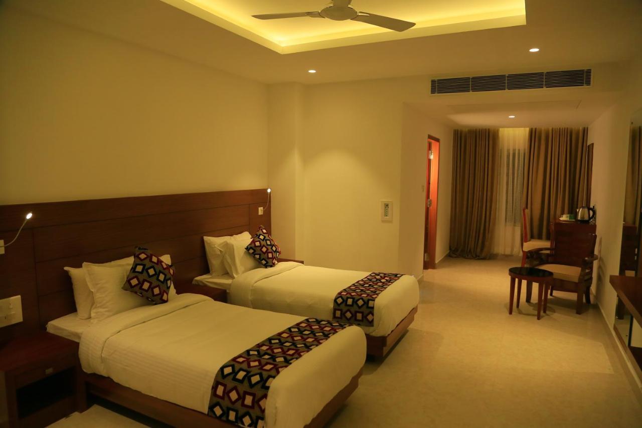 Hotel Victoria International Kattappana Exterior photo