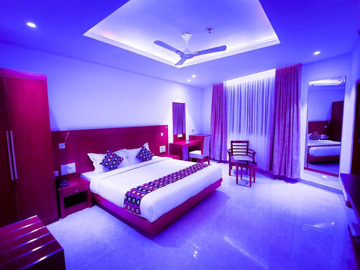 Hotel Victoria International Kattappana Exterior photo